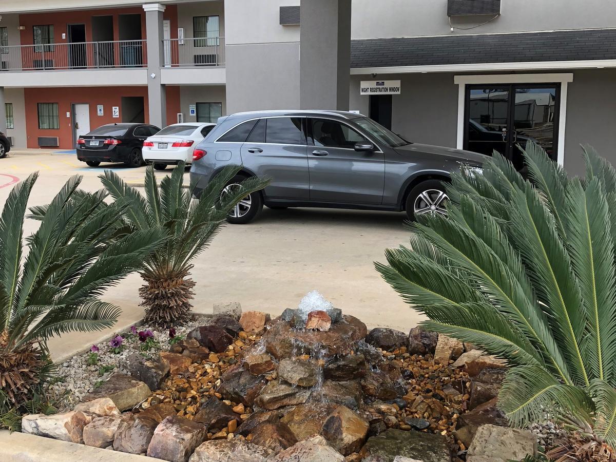 Executive Inn And Suites Joaquin Buitenkant foto