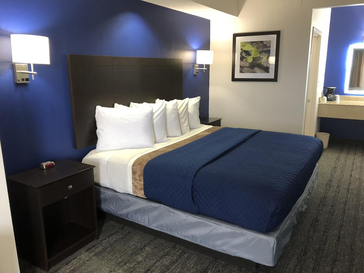 Executive Inn And Suites Joaquin Buitenkant foto