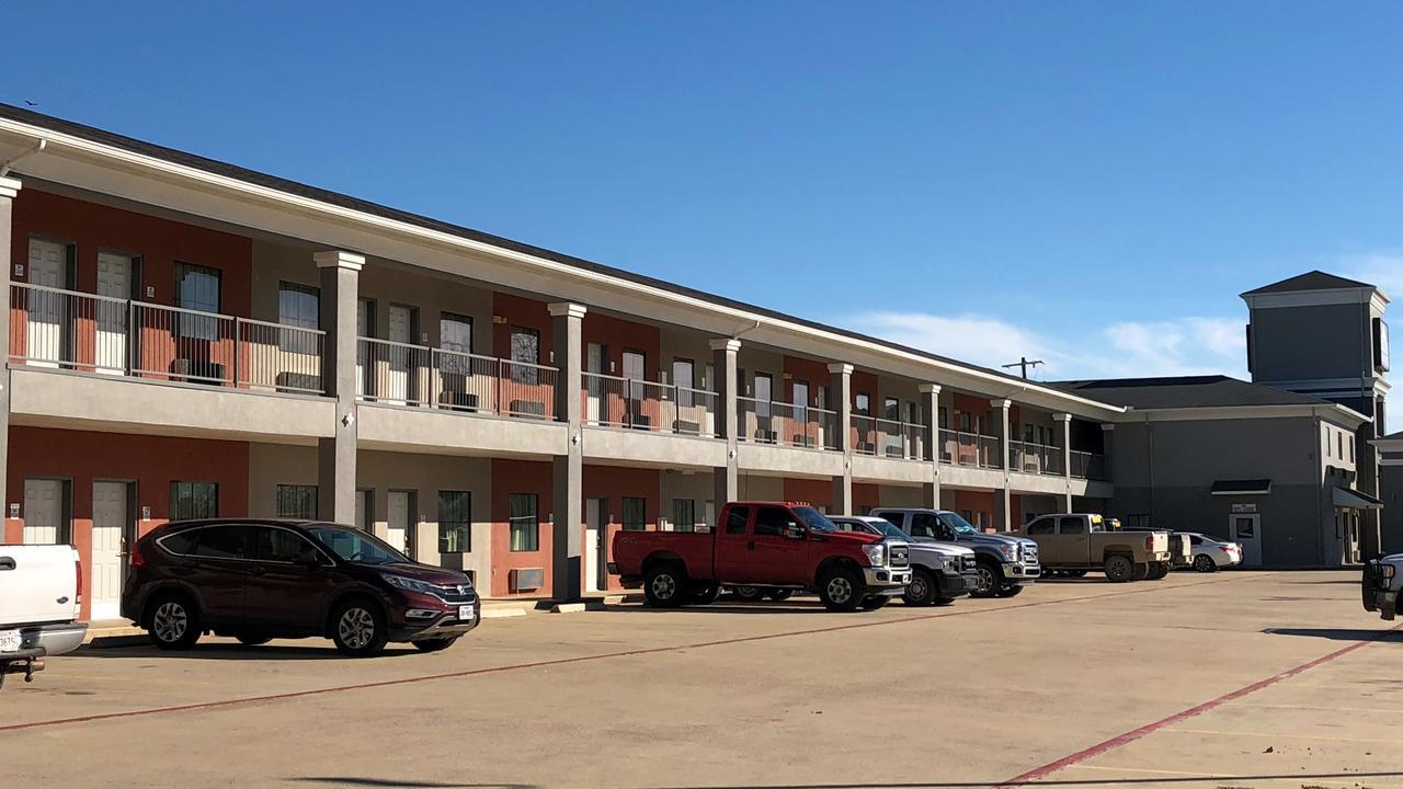 Executive Inn And Suites Joaquin Buitenkant foto